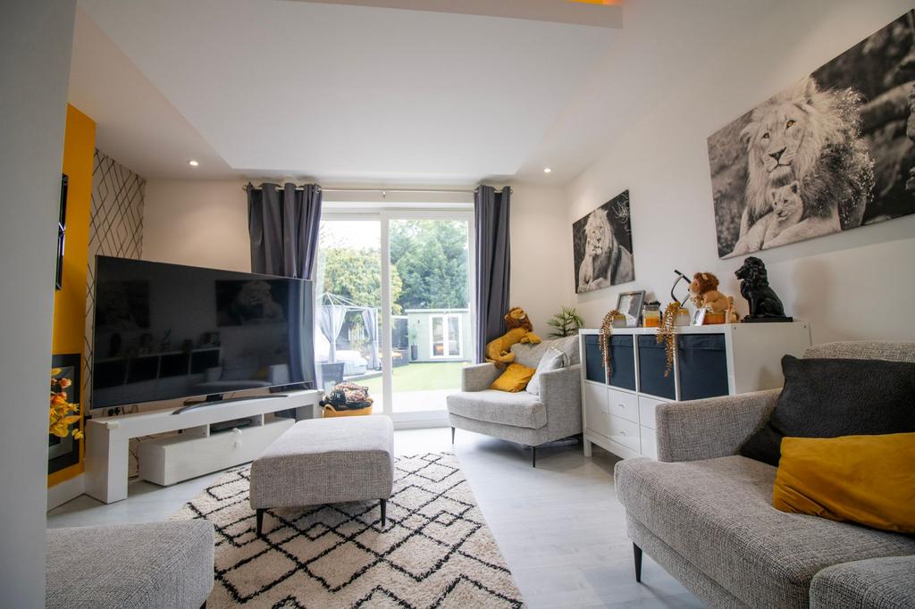 House in Leicester, Thurnby Lodge - View 3