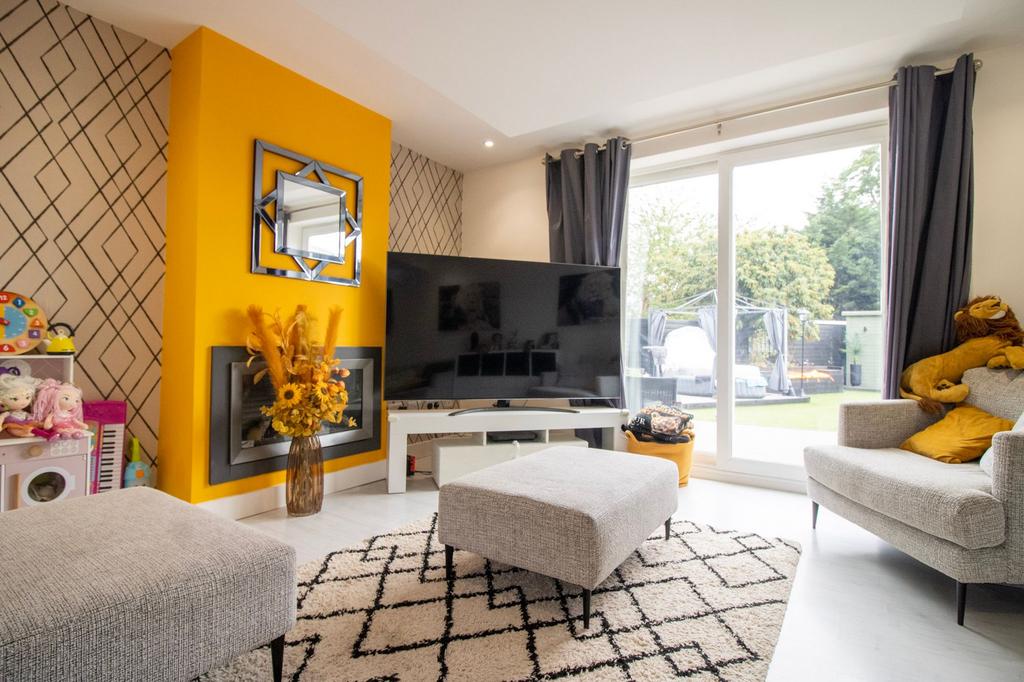 House in Leicester, Thurnby Lodge - More