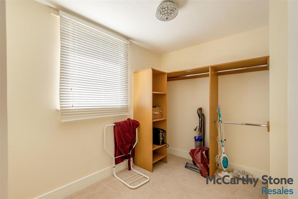 Walk-in wardrobe