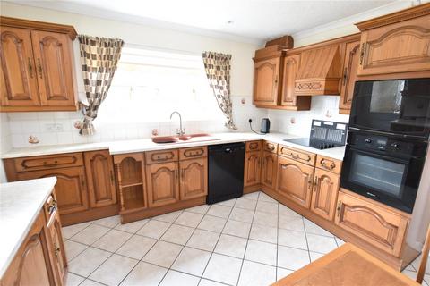 3 bedroom bungalow for sale, Woodcot Gardens, Hampshire GU14