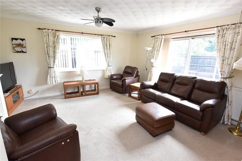 3 bedroom bungalow for sale, Woodcot Gardens, Hampshire GU14