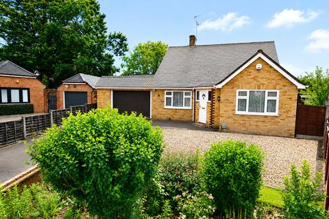 3 bedroom bungalow for sale, Woodcot Gardens, Hampshire GU14