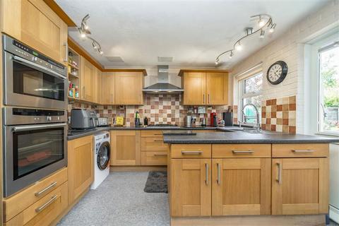 3 bedroom semi-detached house for sale, Jevington Way, London SE12