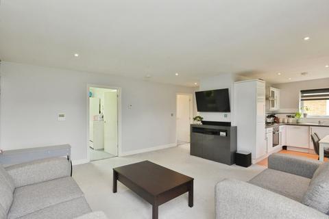 2 bedroom flat for sale, Calvie Croft, Hodge Lea, Buckinghamshire, MK12