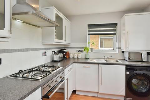 2 bedroom flat for sale, Calvie Croft, Hodge Lea, Buckinghamshire, MK12