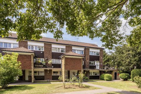 Manor Vale, Brentford TW8