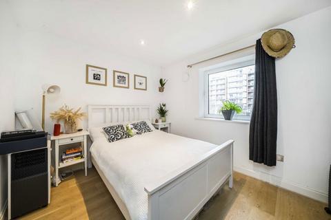 undefined, Holland Gardens, Brentford TW8