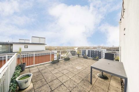 undefined, Holland Gardens, Brentford TW8