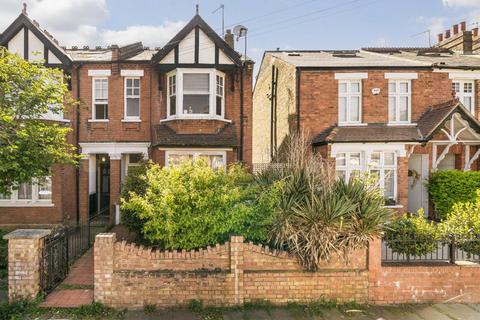 Clifden Road, Brentford TW8
