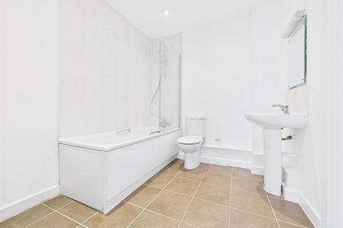 2 bedroom apartment for sale, Truesdales, Uxbridge UB10