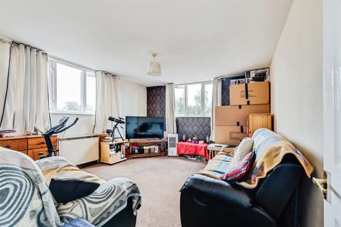 2 bedroom apartment for sale, Alvescot Road, Carterton