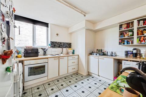 2 bedroom apartment for sale, Alvescot Road, Carterton
