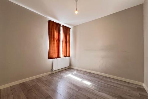 2 bedroom maisonette for sale, Dames Road, London, E7 0EA