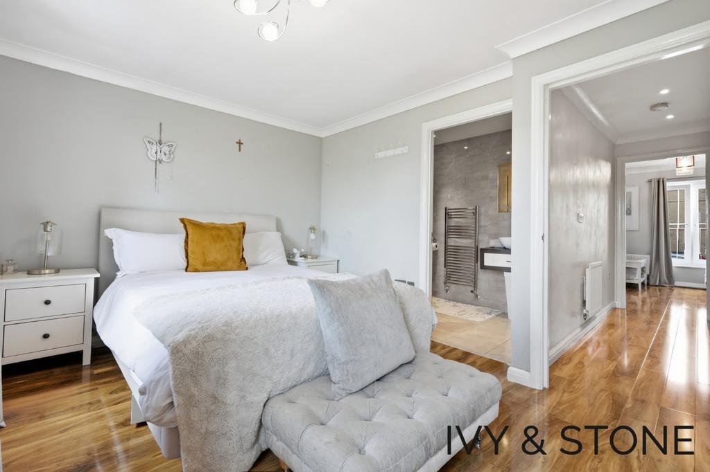 Master bedroom, en suite