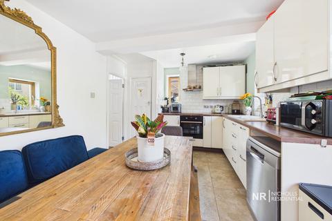 4 bedroom semi-detached house for sale, West Ewell KT19