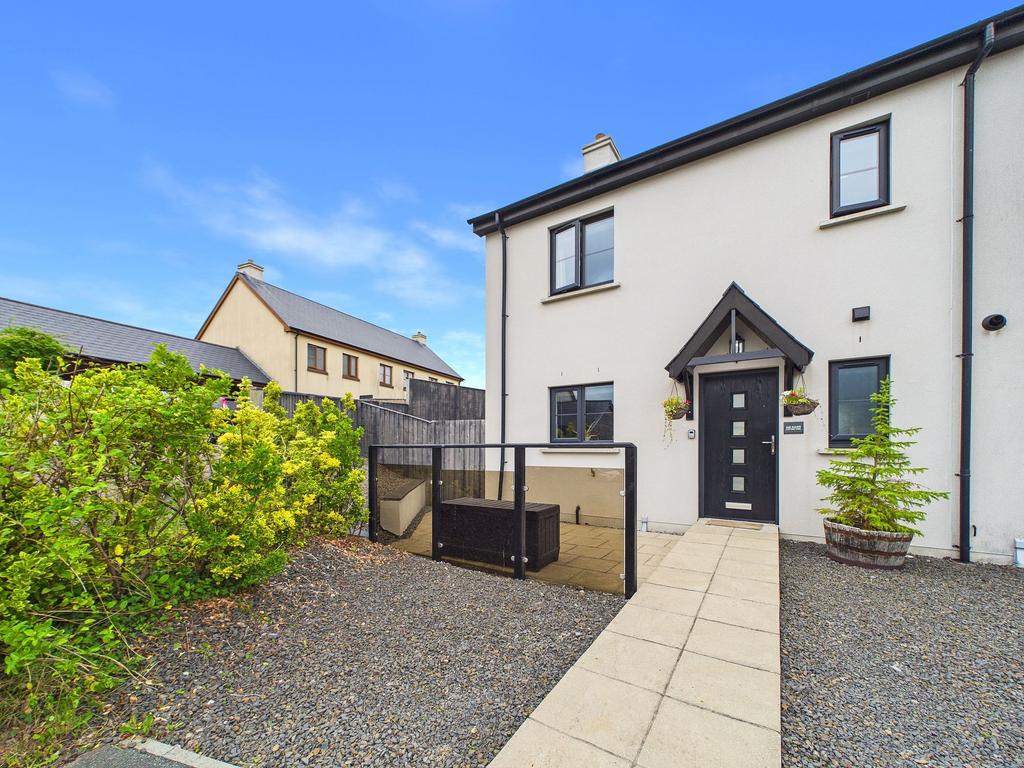 3 bedroom semi-detached house for sale
