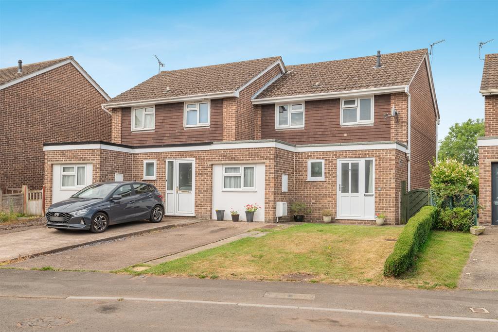 4 bedroom semi-detached house for sale