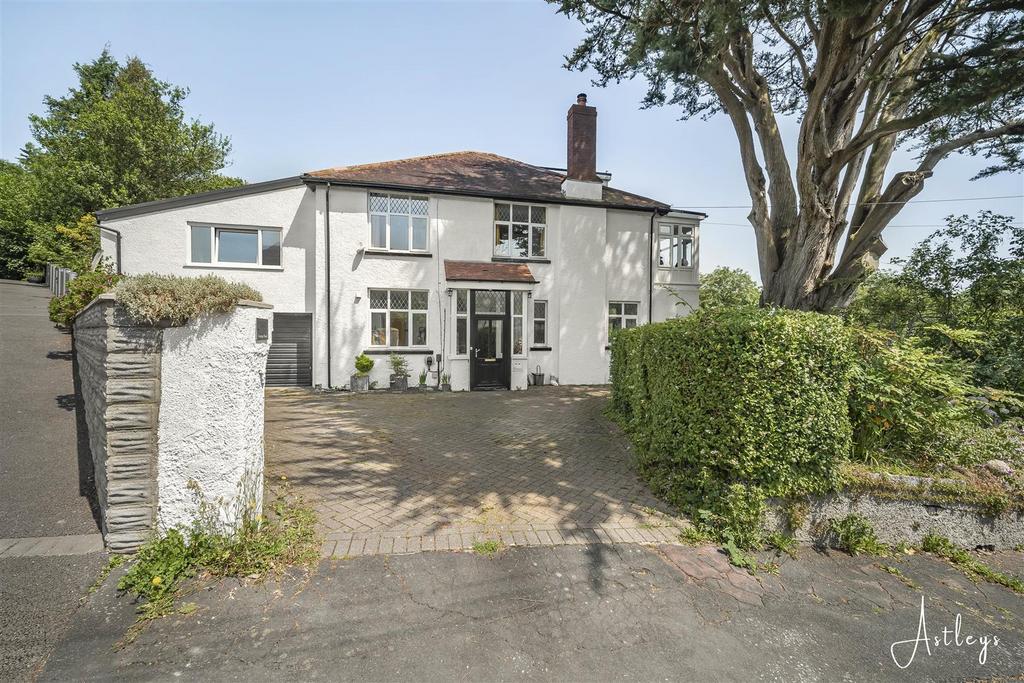 6 bedroom detached house for sale