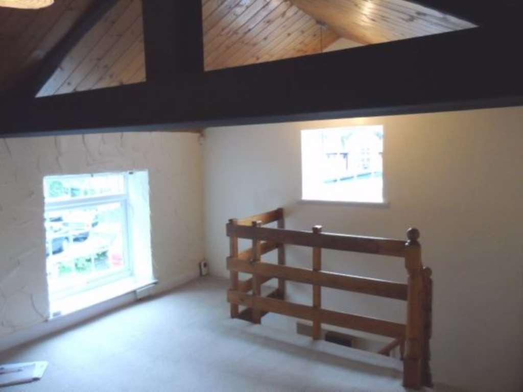House in Leeds, West Yorkshire - View 4