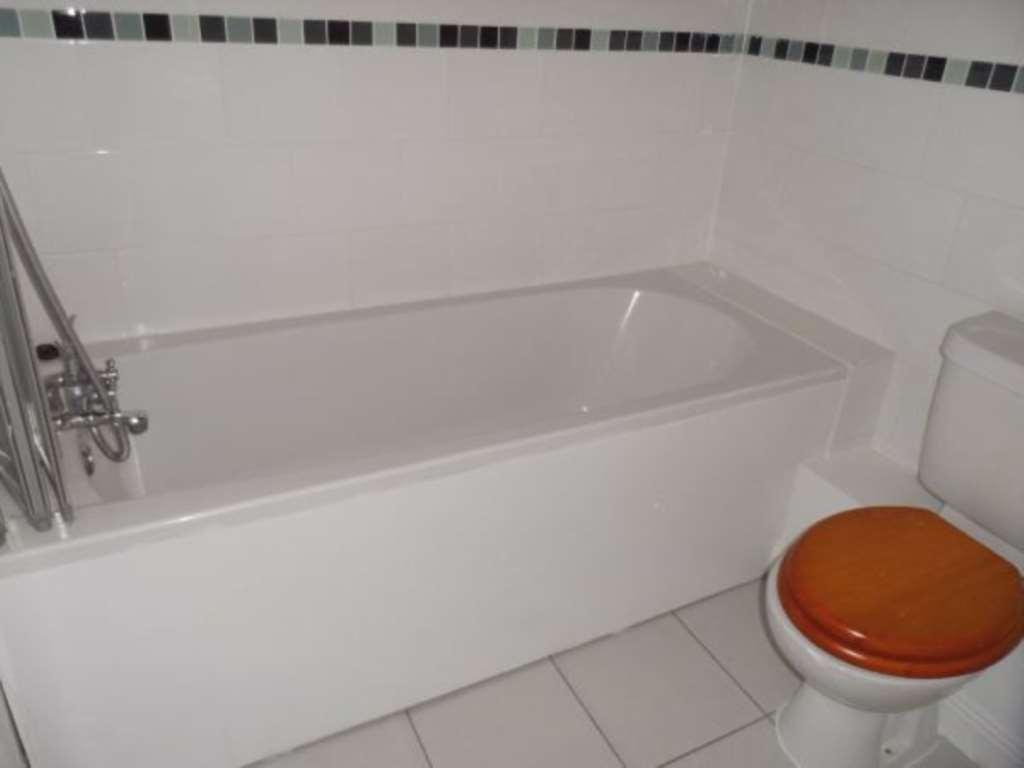 House in Leeds, West Yorkshire - View 5