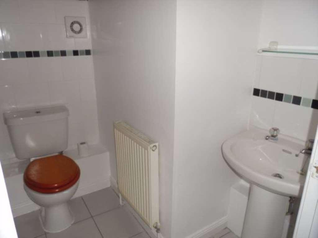 House in Leeds, West Yorkshire - More