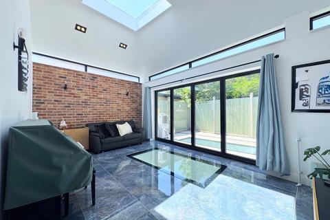 3 bedroom detached house for sale, Downhurst Avenue, London, NW7