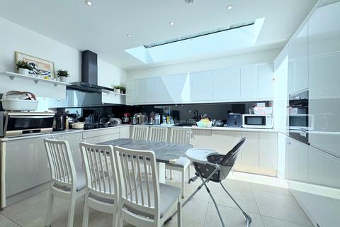 3 bedroom detached house for sale, Downhurst Avenue, London, NW7