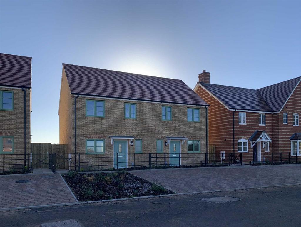 2 bedroom semi-detached house to rent