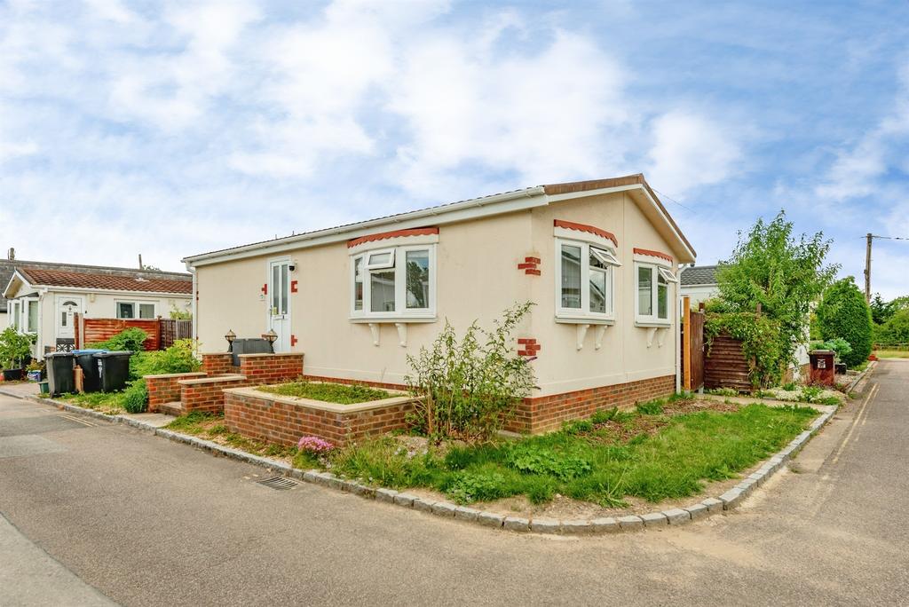 2 bedroom detached house for sale