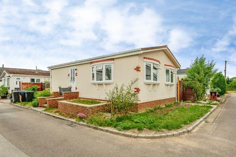2 bedroom park home for sale, Laburnum Court, Smallfield, Horley