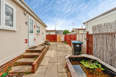 2 bedroom park home for sale, Laburnum Court, Smallfield, Horley