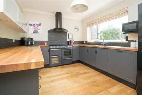 4 bedroom detached house for sale, Barton Close, Saltash PL12
