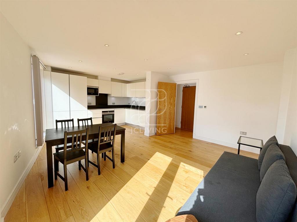 501 Gateway House 24 Cavell Street