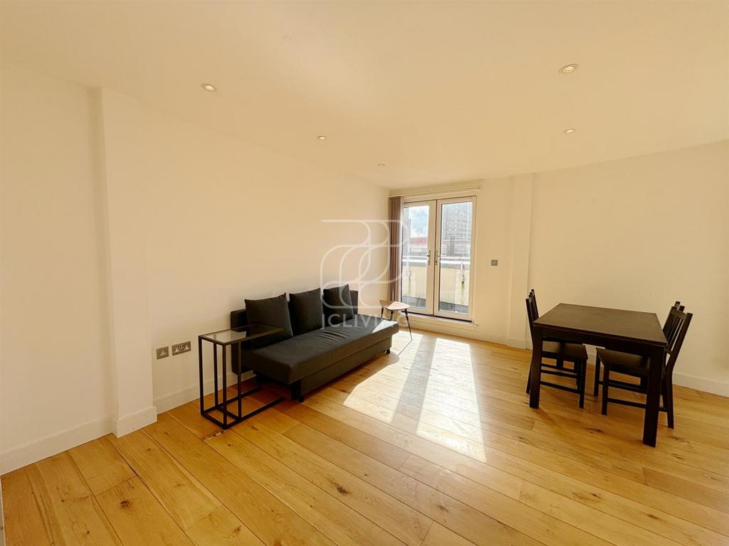 501 Gateway House 24 Cavell Street - View 2