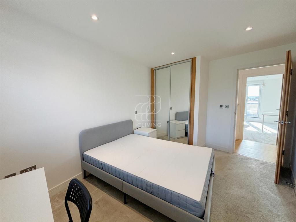 501 Gateway House 24 Cavell Street - More