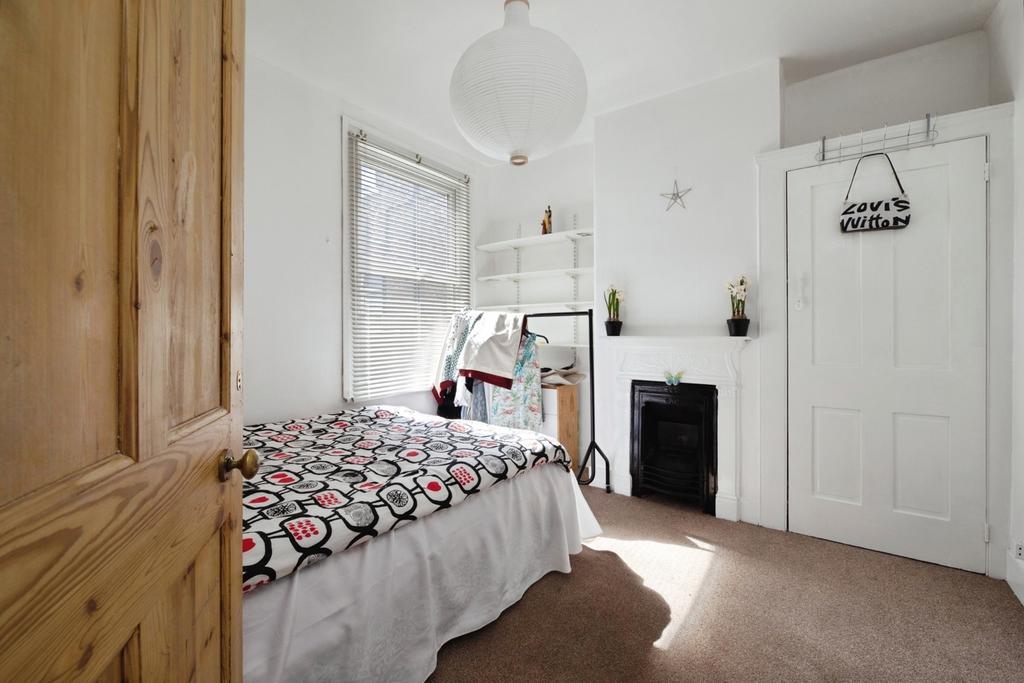 Bedroom, fireplace