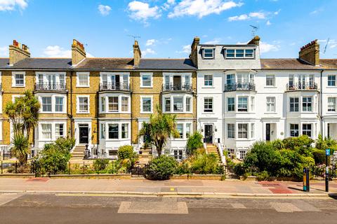 2 bedroom flat for sale, Clifftown Parade, Southend-on-sea SS1
