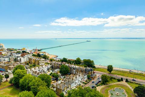 2 bedroom flat for sale, Clifftown Parade, Southend-on-sea SS1