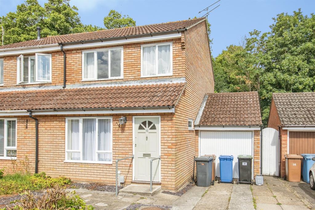 3 bedroom semi-detached house for sale