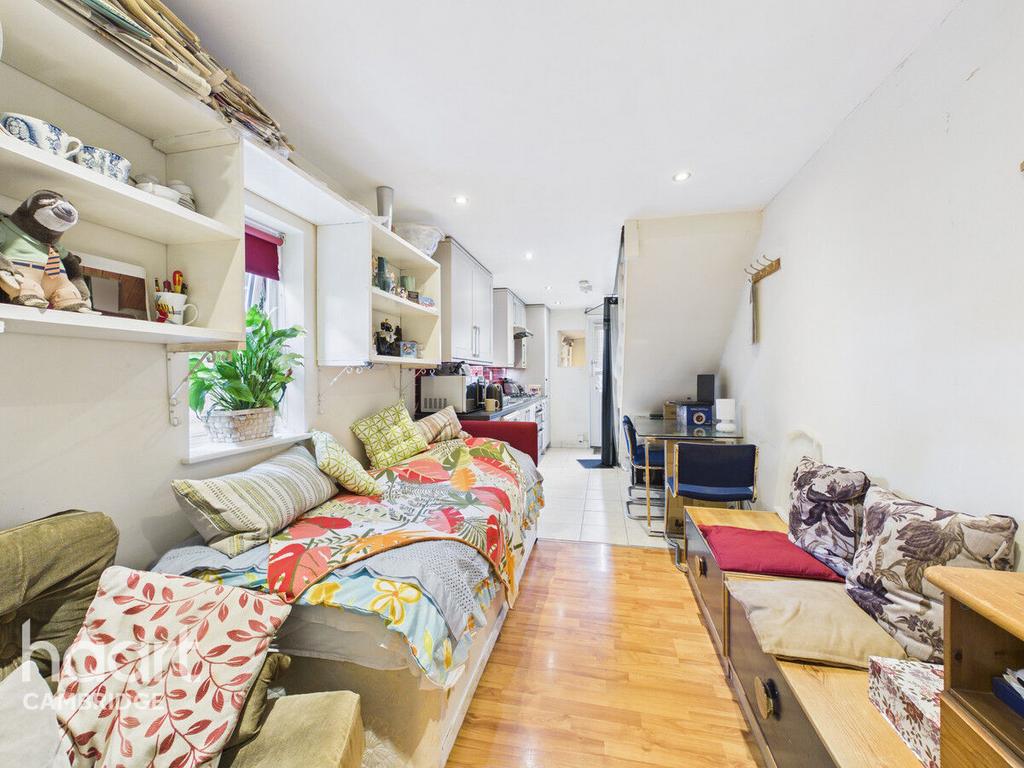 House in Cambridge, Petersfield - More