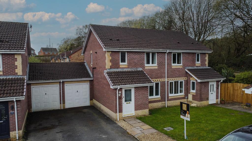 3 bedroom semi-detached house for sale