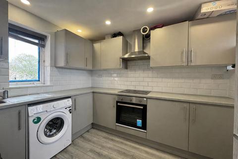 Studio to rent, Keats Way, West Drayton