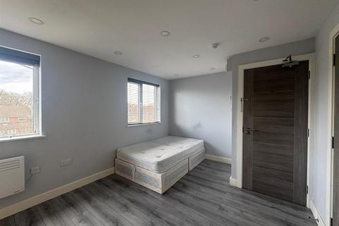 Studio to rent, Keats Way, West Drayton
