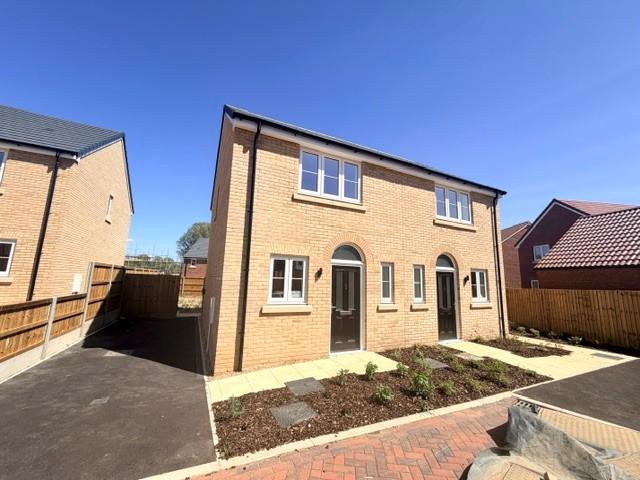 2 bedroom semi-detached house to rent