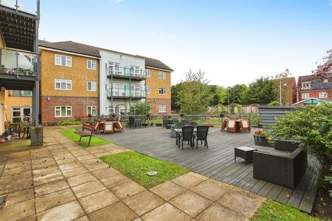 2 bedroom ground floor flat for sale, North Street, Milton Regis, Sittingbourne