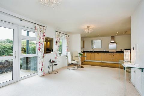 2 bedroom ground floor flat for sale, North Street, Milton Regis, Sittingbourne