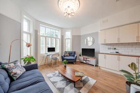 1 bedroom apartment for sale, Netherhall Gardens, London