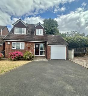 3 bedroom detached house for sale, Manor Drive, Mirfield