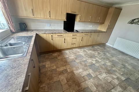 3 bedroom detached house for sale, Manor Drive, Mirfield