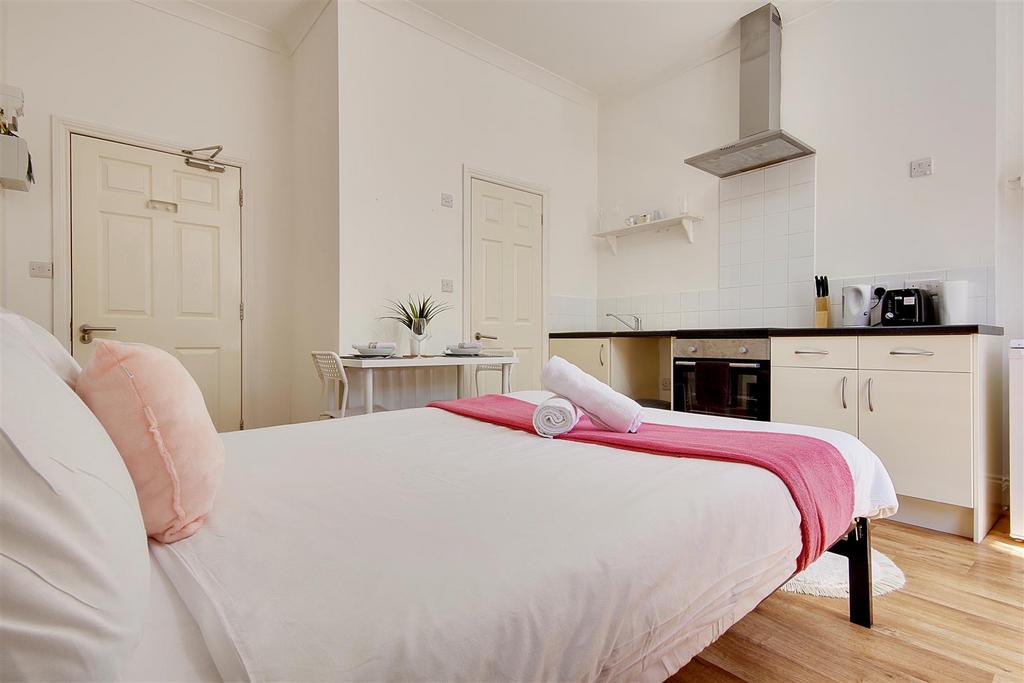 Apartment in Bournemouth - View 3